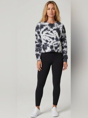 Beyond Yoga | Cloud Dye Cropped Pullover